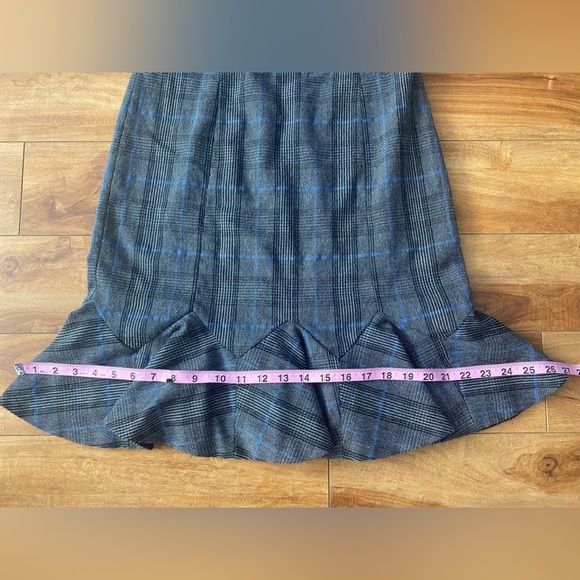Banana Republic Grey Plaid Knee Length Ruffle Detail Women’s Size 4 Dress - Picture 3 of 12